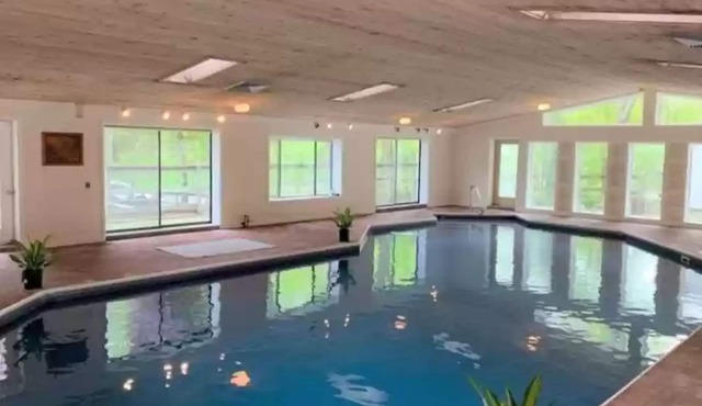 Beautiful Country Lodge with Private Heated Indoor Pool