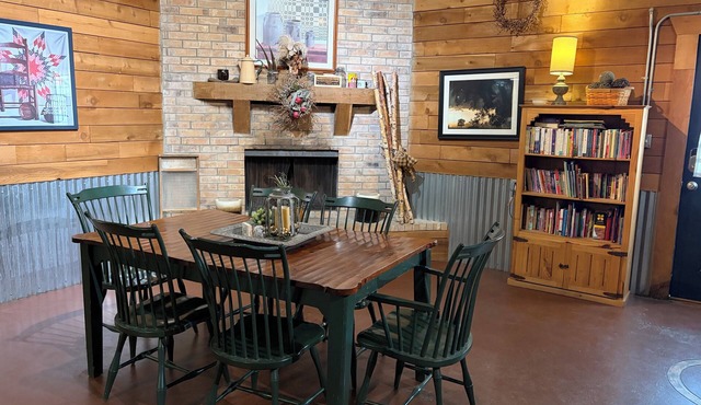 Beautiful Country Shop Home/Cabin