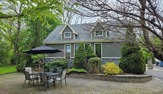 Beautiful, Cozy, Garden Cottage in Bloomfield