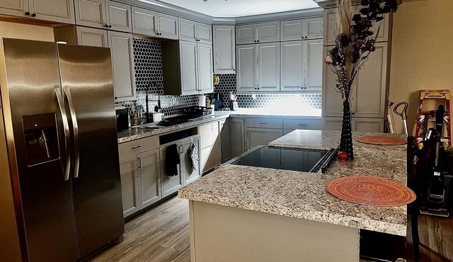 Beautiful cozy modern 3BR 2 bath Retreat and Luxury Master shower & Private Deck