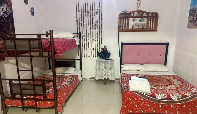 Beautiful cozzy studio located four blocks to the beach, pets and kids allow.