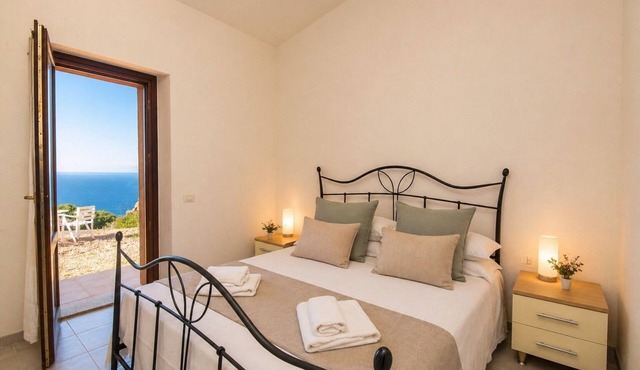 Beautiful detached 3 bed Villa, incredible sea views, terrace, close to beach
