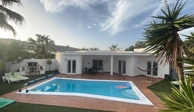 Beautiful detached extremely private villa with its own pool, Mountain View's.