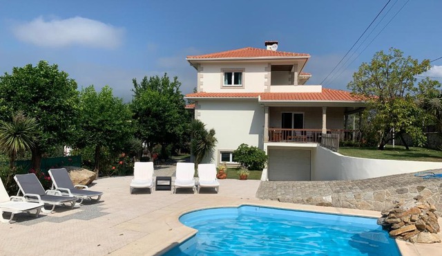 Beautiful detached villa with private pool, Fibre Wi-fi, garden, games room & BBQ