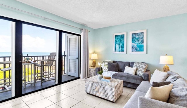 Beautiful Direct Oceanfront Condo W/Heated Pool & Steps to the Pier!🌴