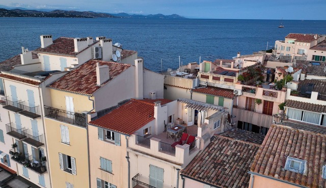 Beautiful duplex, perfect location along the harbour, panoramic view, sleeps 6