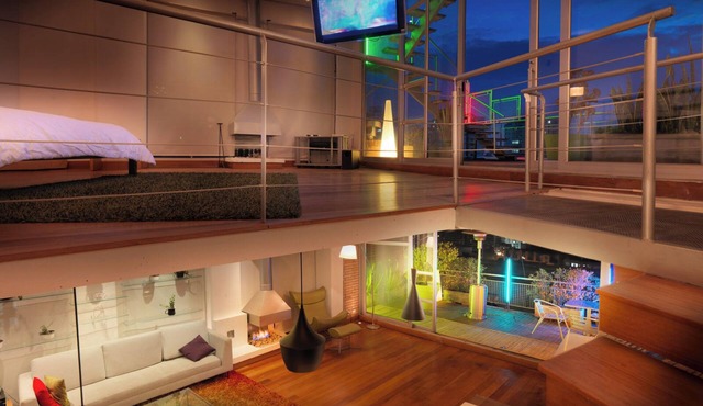 Beautiful duplex penthouse, outdoor jacuzzi with city view, 3 levels of terraces