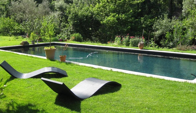 Beautiful duplex with large pool and park in 18th century house