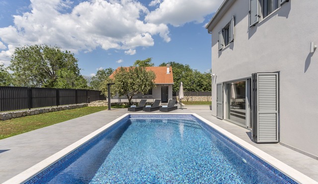 Beautiful Eco-Friendly Villa in Split – Just Steps from Marjan and the Center