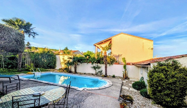 Beautiful escape, house, pool and intimate garden.