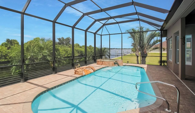 Beautiful family friendly waterfront pool home in Port Charlotte - O6ERS