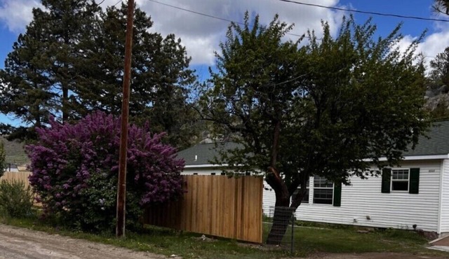 Beautiful, family friendly Lake House, 1 block from Hauser Lake