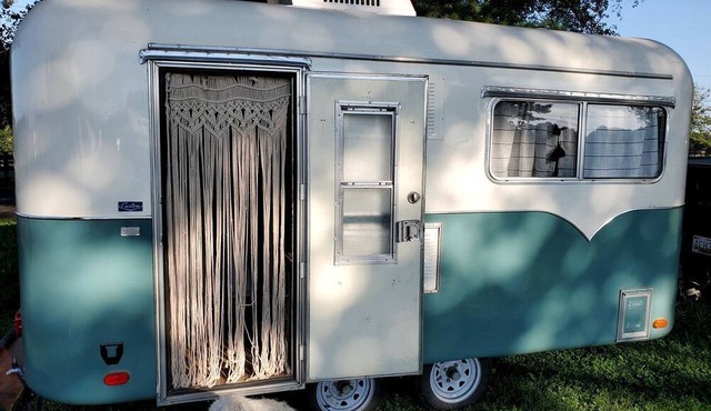 Beautiful Farmstay Hill Cottage and Tiny Equipped Camper in Maryland