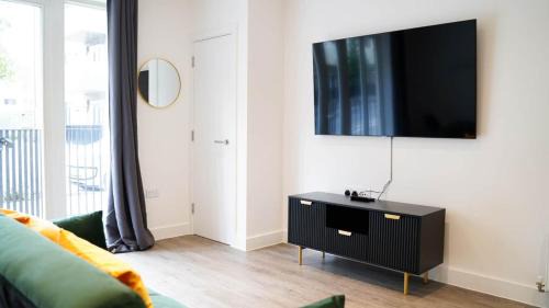 Beautiful Flat 2-Mins away from Rochester Station