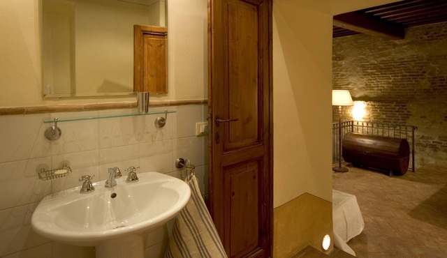 beautiful flat with pool in the center of Montefalco