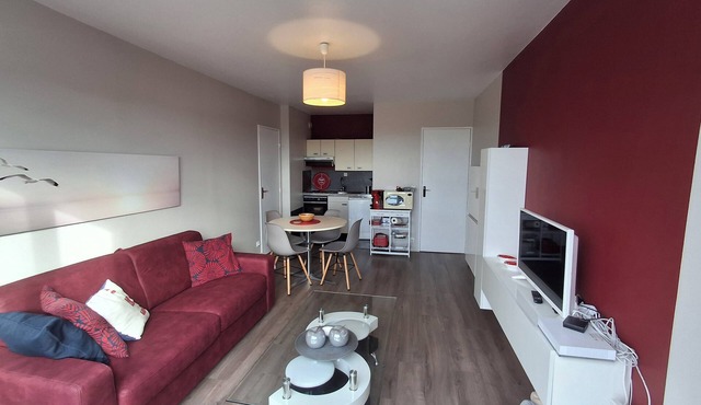 Beautiful apartment F2- 50 meters from the beach with balcony -Juno beach