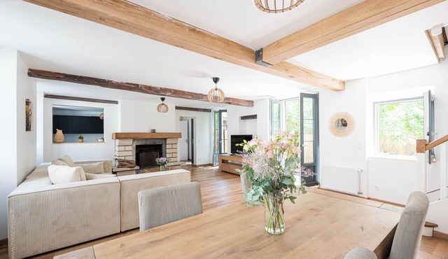 Beautiful family house sleeps 9 near the castle in Dampierre
