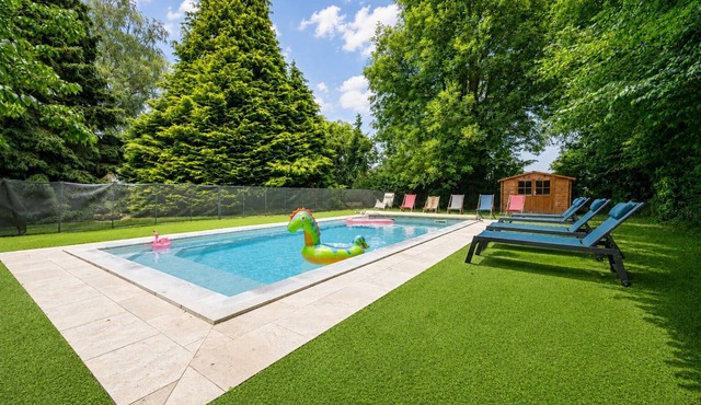 Beautiful cottage with heated swimming pool and large unoverlooked garden
