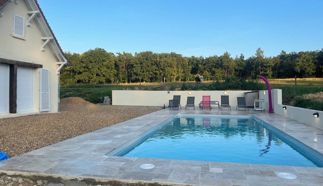 Beautiful renovated farmhouse with 10m pool in the middle of the forest. 20mn > 24H LE MANS