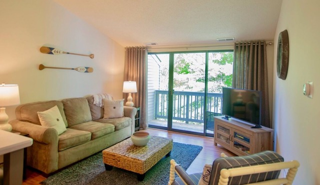 Beautiful, Fresh, Spotless, Beach Access Condo Near Wineries, Shopping, Hiking