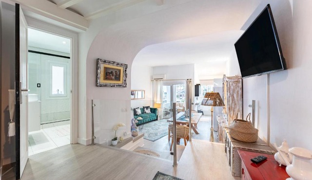 Beautiful frontline apartment