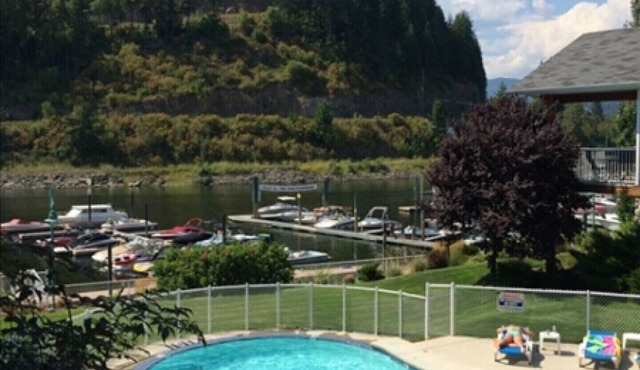 Beautiful, fully equipped condo. Longer term stays available. Please Inquire.