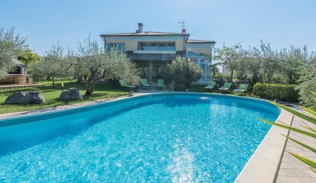 Beautiful fully equipped luxury villa with private garden and private pool in a great location near Porec and the beach