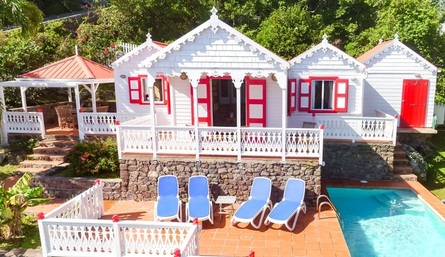 Beautiful Gingerbread Cottage - Spectacular View & Pool