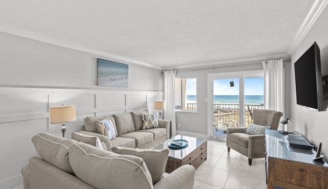 Beautiful Gulf-Front condominium With Exceptional Views! (302)