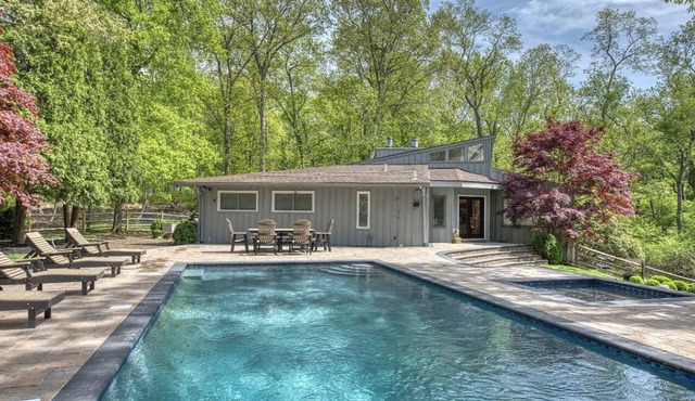 Beautiful Hampton Retreat- Sag Harbor Tennis and Pool on 2 private acres