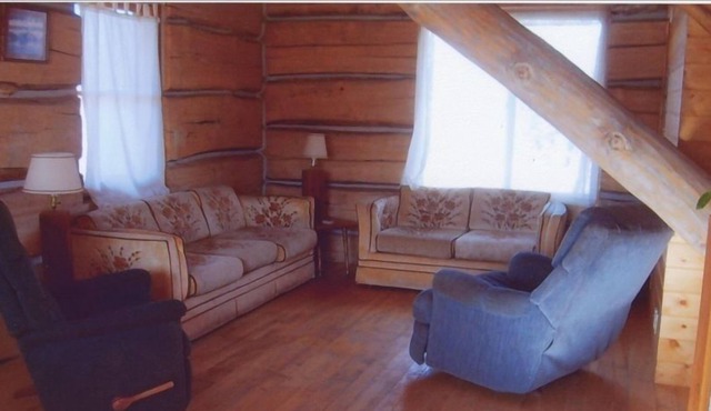 Beautiful Hand Built Log Cabin with Private Fishing