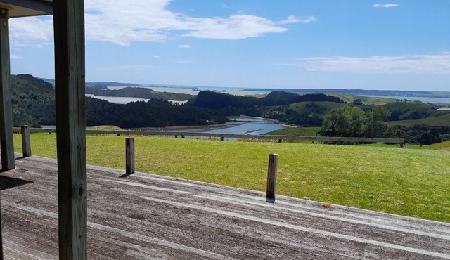 Beautiful harbour and rural views, quiet and private. Handy to harbour