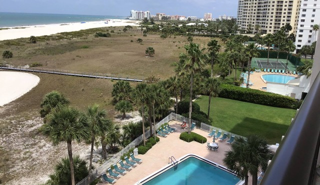 BEAUTIFUL HARBOUR LIGHT TOWERS condo awaits your arrival!