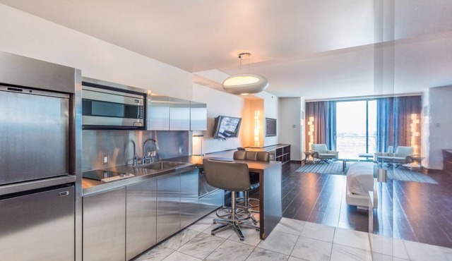 Beautiful High Rise Condo-No Resort Fees