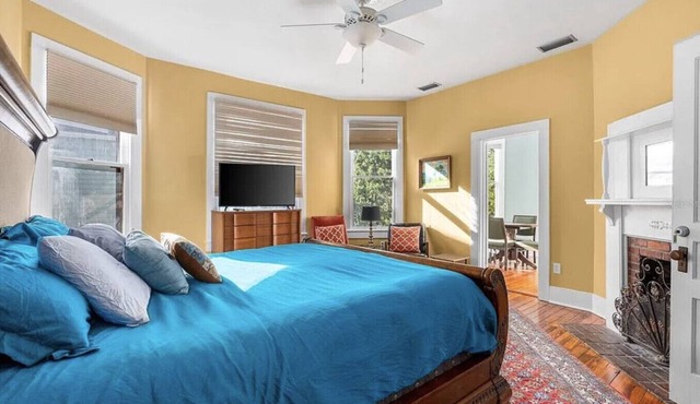 Beautiful, Historic 1 BR Apartment- Walk Downtown