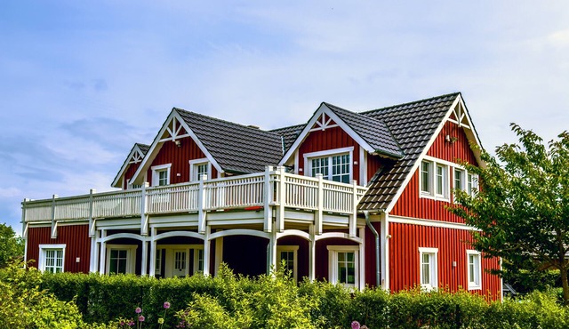 Beautiful Holiday Home 'Tine und Clara' with Large Garden, Fireplace, Minutes from the Beach!