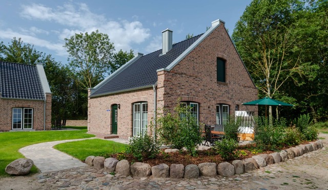 Beautiful holiday home with terrace, beach chair, fireplace and Finnish sauna