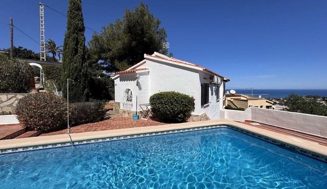 Beautiful holiday home with private pool and sea-view