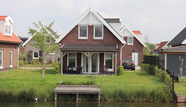 Beautiful holiday home with sauna near Rotterdam