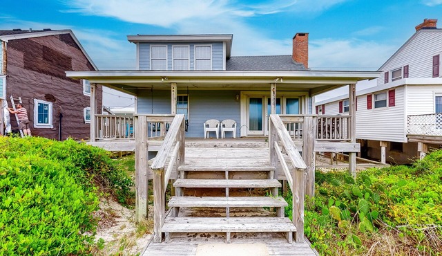 Beautiful Home in Oceanfront Location w/Vaulted Ceilings, Free WiFi, Deck, W/D