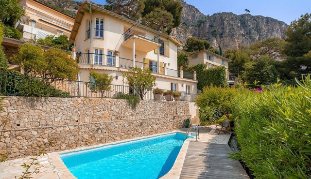 Beautiful home in Eze