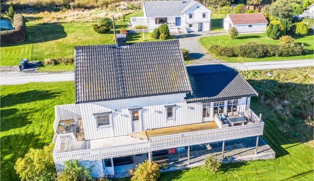Beautiful Home In Fjørtoft With Sauna