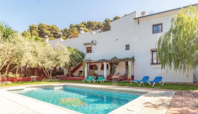 Beautiful home in Montecorto with WiFi