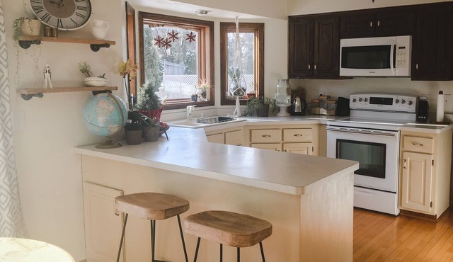Beautiful home in twin cities suburbs! Close to airport and Mall of America!