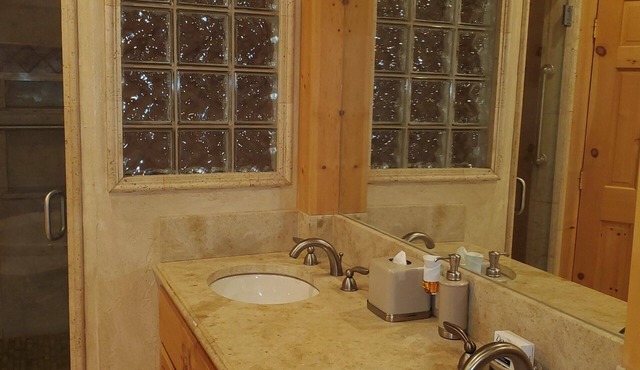 Beautiful Home lower kingsbury only minutes to ski areas and casinos.