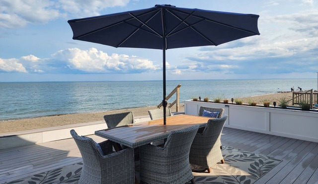 Beautiful home on private beach, sleeps 11! Bring your family and friends!