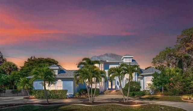 Beautiful Home! Private Pool, Games, Bike to Boca Grande