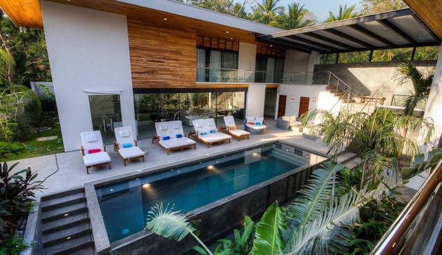 Beautiful home tranquil oasis w/pool only 2min from Playa Guiones