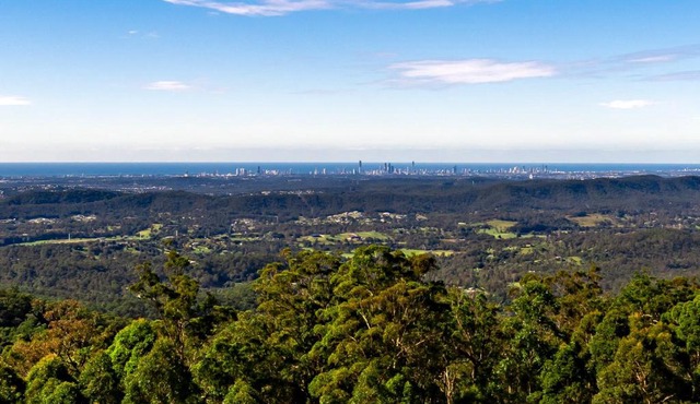 Beautiful Home with Breath-taking Views Mt Tamborine