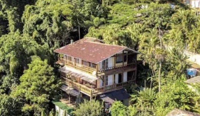 Beautiful house 10 min from the beach and waterfall